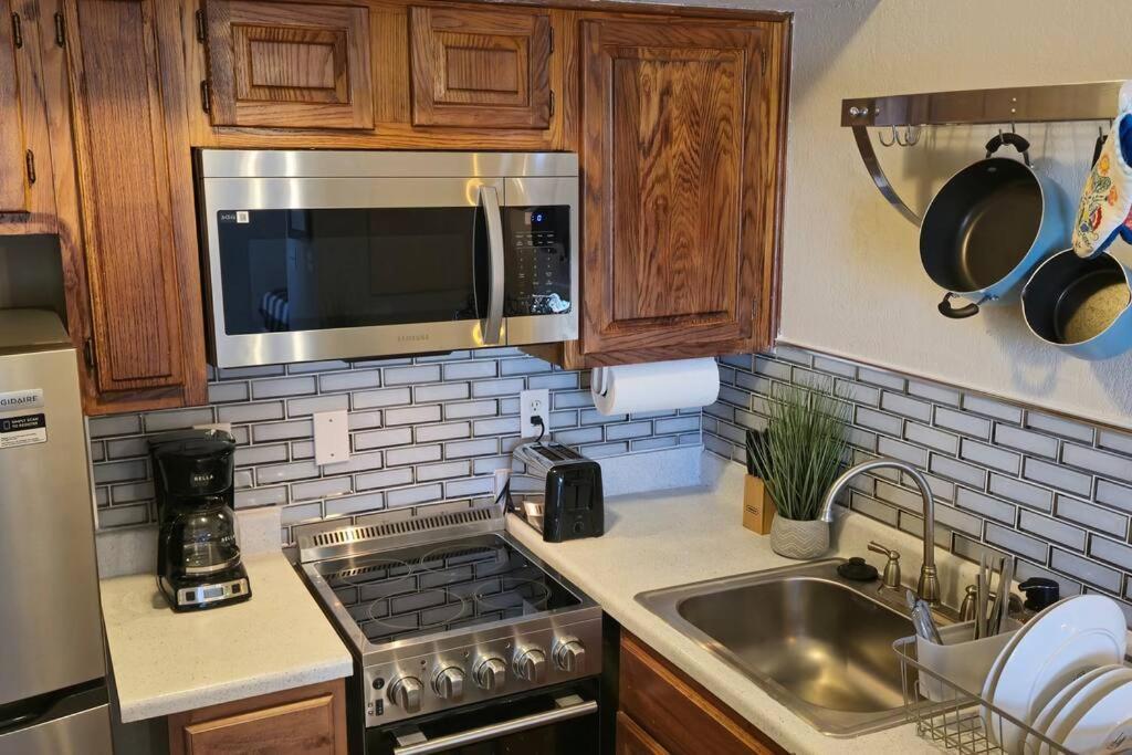 Cozy Updated Cove Of Heaven, 5Mins To Lake Hefner! Oklahoma City Exteriér fotografie